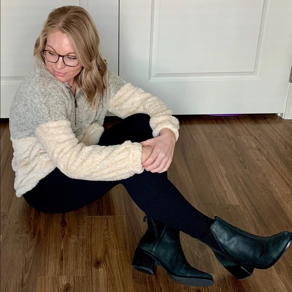 🔻$20 🥰TAUPE SHERPA 3/4 ZIP SWEATER - Picture 2 of 4